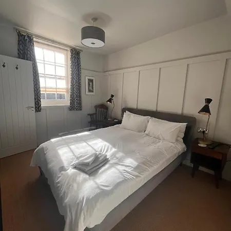The Thirsty Scholar 3* Penryn